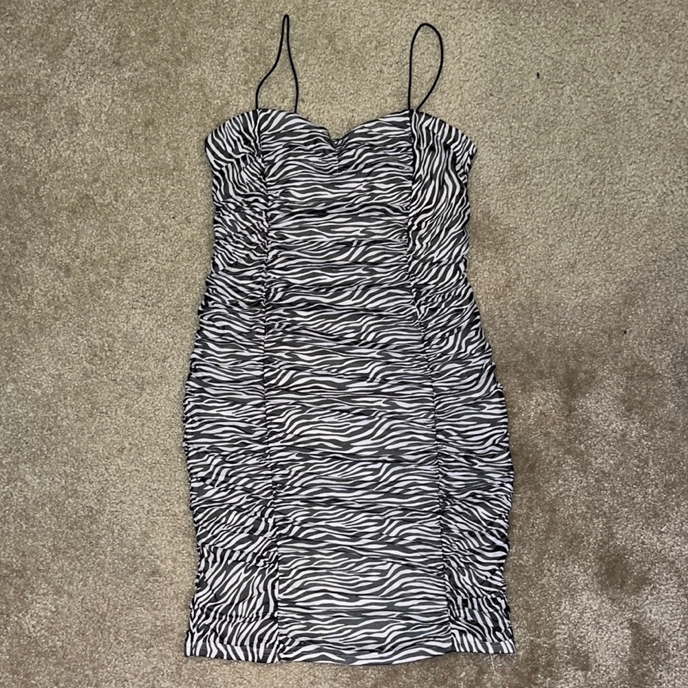 Never worn black/white printed Forever 21 dress. Size Large
